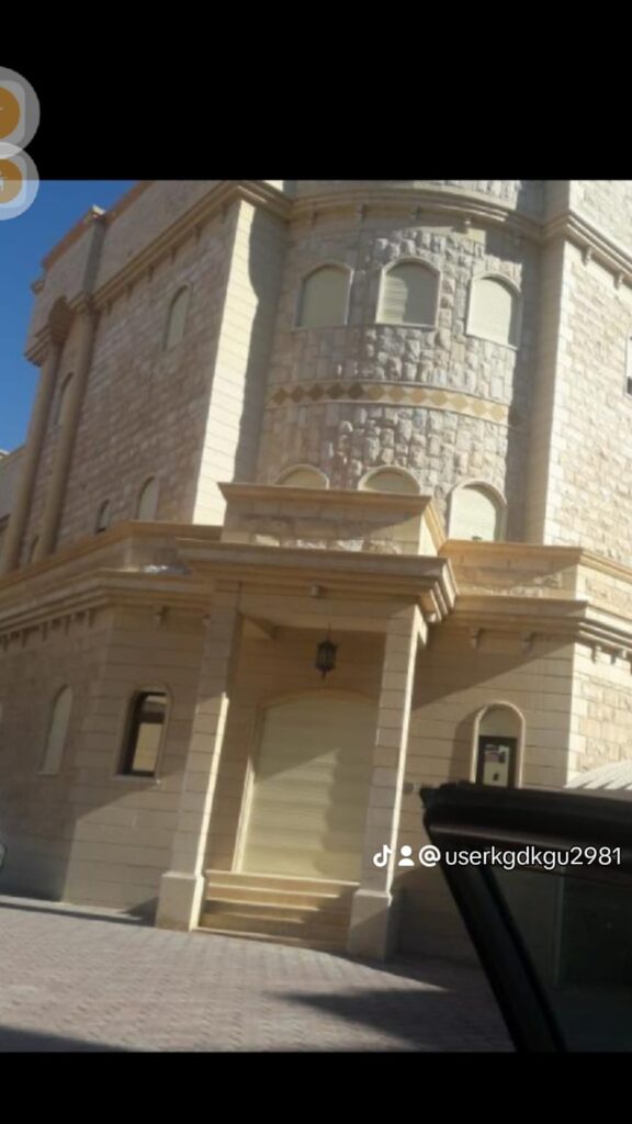 مقاولات العامة واحدة من أكثر المجالات الحيوية في قطاع البناء والتشييد، لأنها تجمع بين التخطيط والتنفيذ وإدارة الموقع والالتزام بالمواصفات الفنية والسلامة والجودة. ومع تنوّع احتياجات العملاء—من أعمال الهدم والتجديد، إلى التوسعات المعمارية، وتركيب الأحجار، وصولاً إلى الأصباغ والواجهات—تظهر قيمة المقاول العام القادر على تقديم خدمة متكاملة تشمل التصميم والتنفيذ والتنسيق مع المقاولين الفرعيين